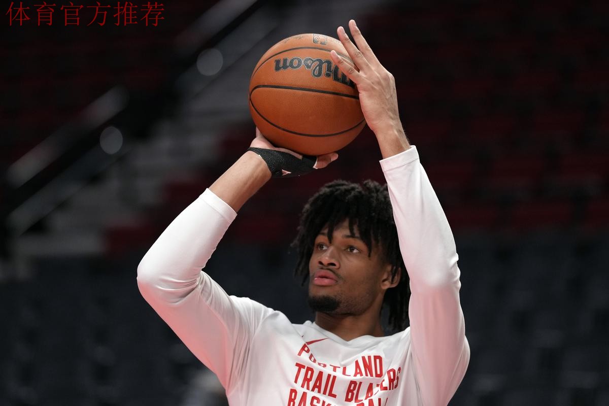 高效奇兵！卡姆-斯潘塞半场6投4中，得到12分1篮板3助攻